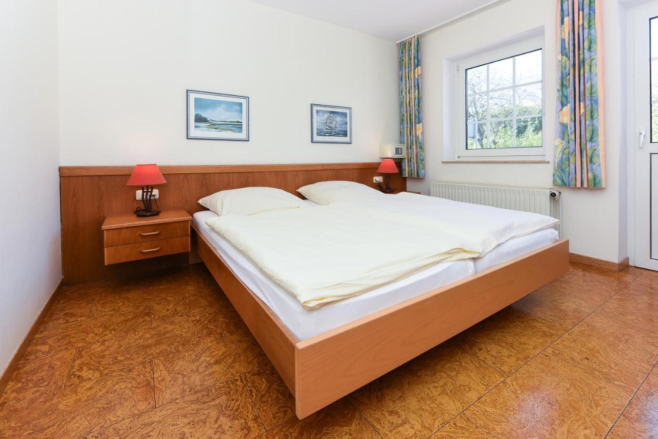 Hotel-Pension Stoertebeker Bensersiel Buitenkant foto