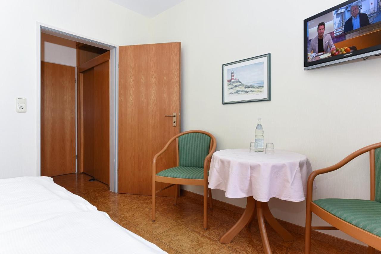 Hotel-Pension Stoertebeker Bensersiel Buitenkant foto