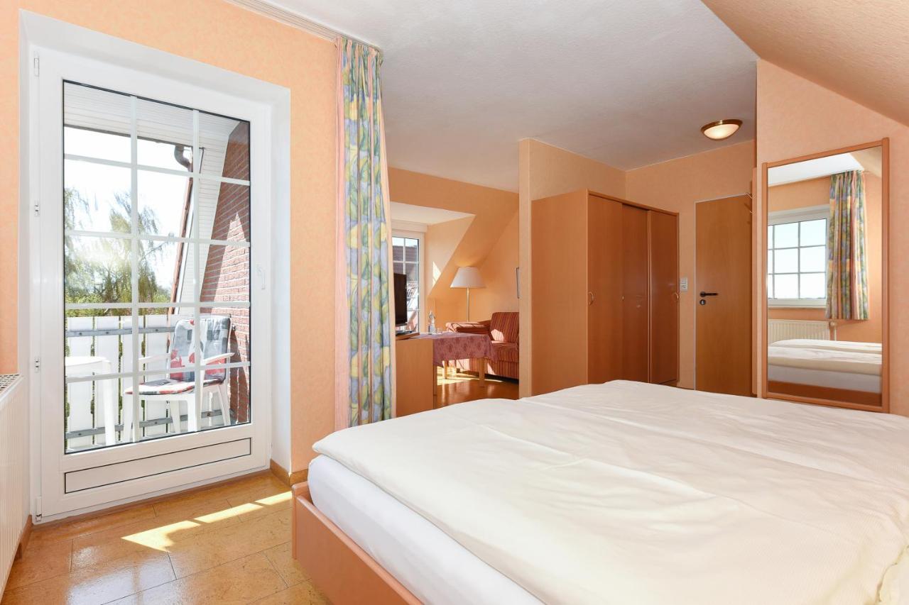 Hotel-Pension Stoertebeker Bensersiel Buitenkant foto
