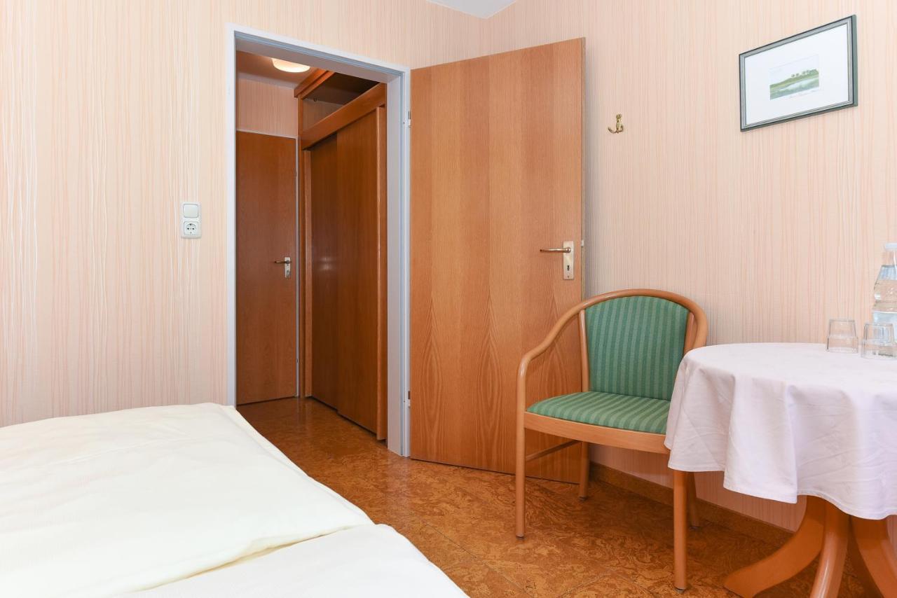 Hotel-Pension Stoertebeker Bensersiel Buitenkant foto