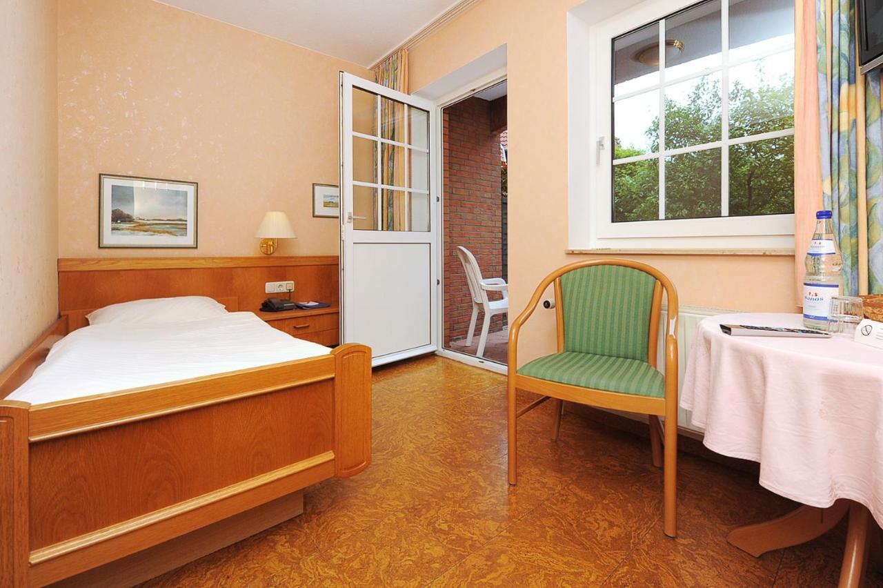 Hotel-Pension Stoertebeker Bensersiel Buitenkant foto