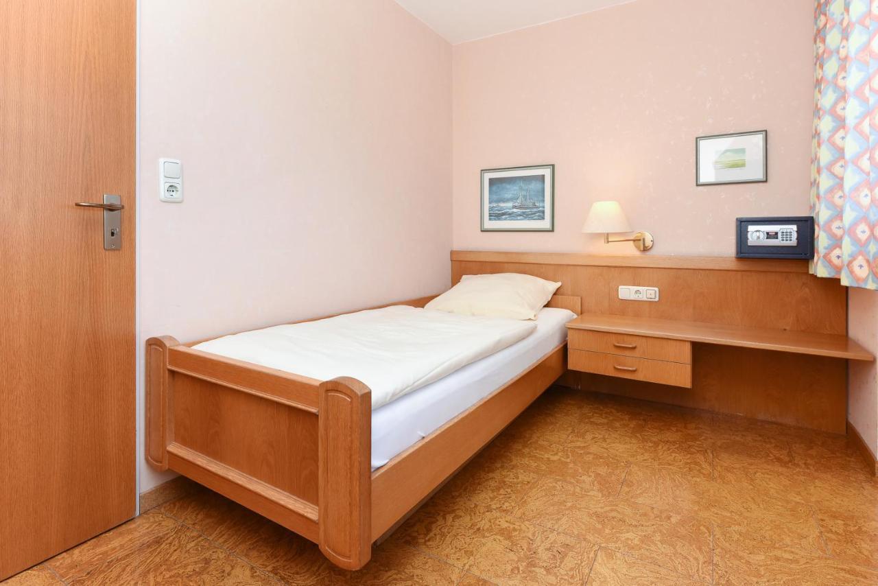 Hotel-Pension Stoertebeker Bensersiel Buitenkant foto