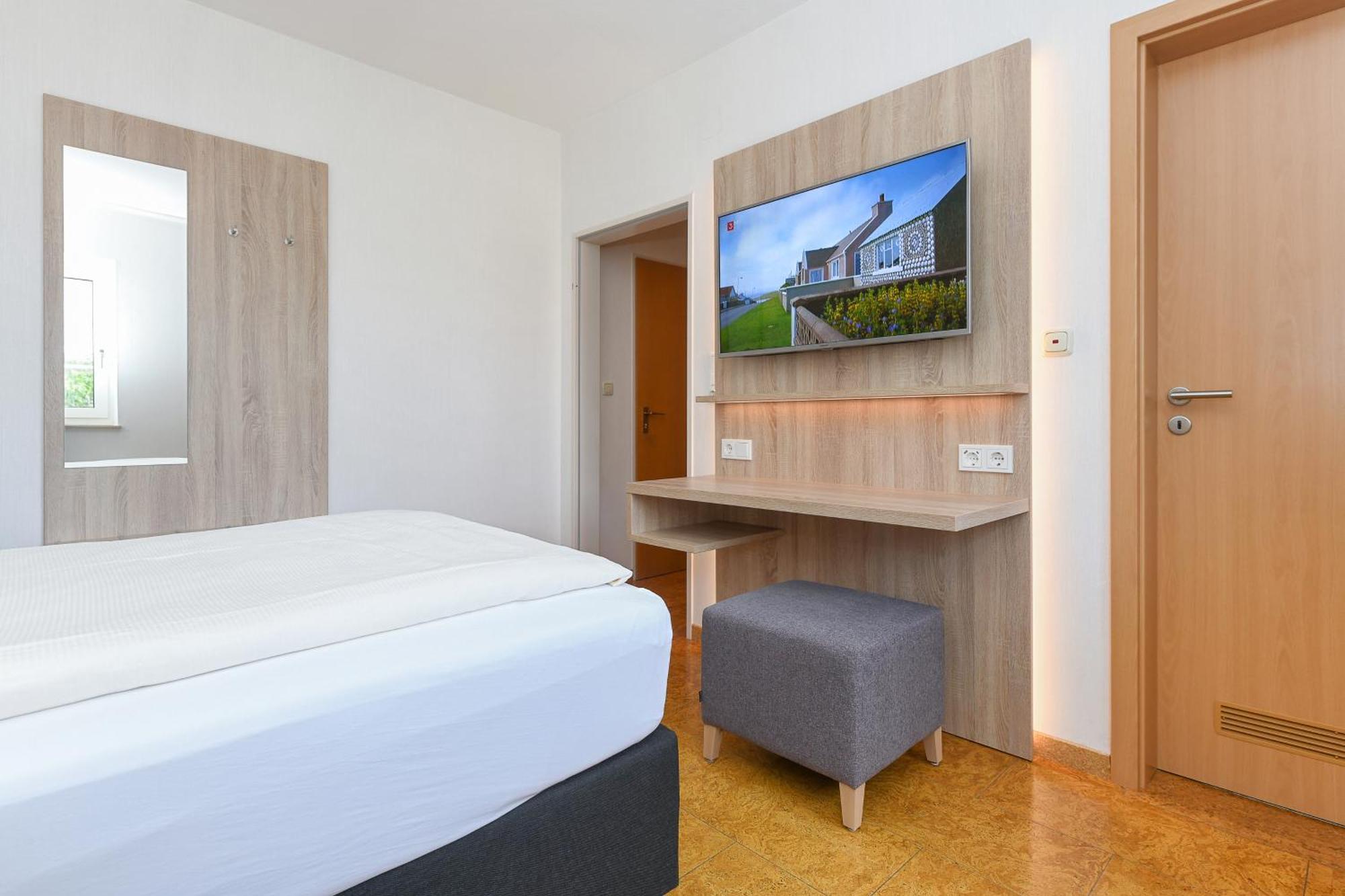 Hotel-Pension Stoertebeker Bensersiel Buitenkant foto