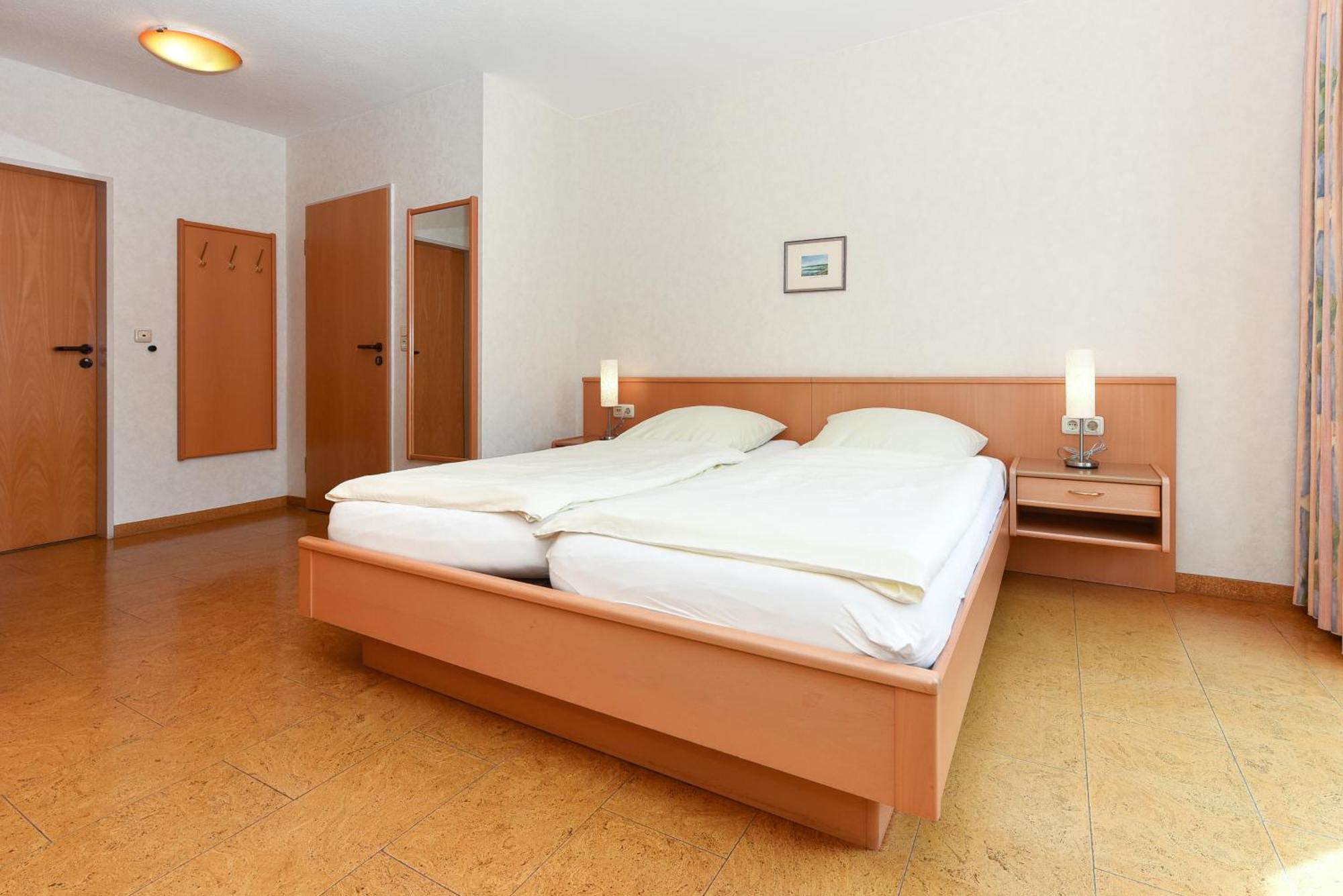 Hotel-Pension Stoertebeker Bensersiel Buitenkant foto