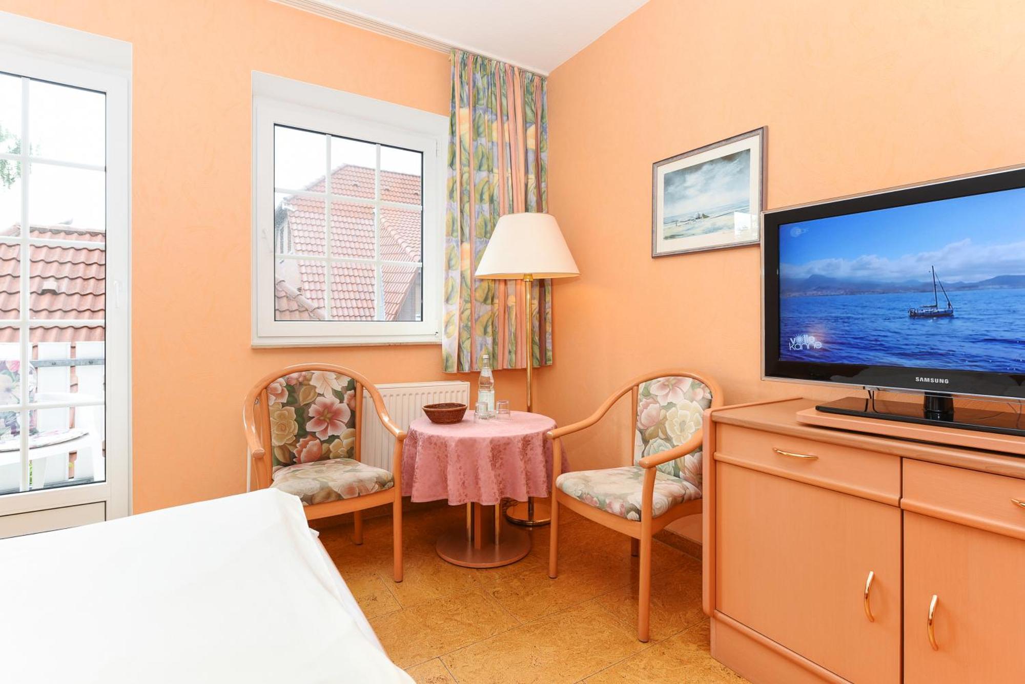 Hotel-Pension Stoertebeker Bensersiel Buitenkant foto