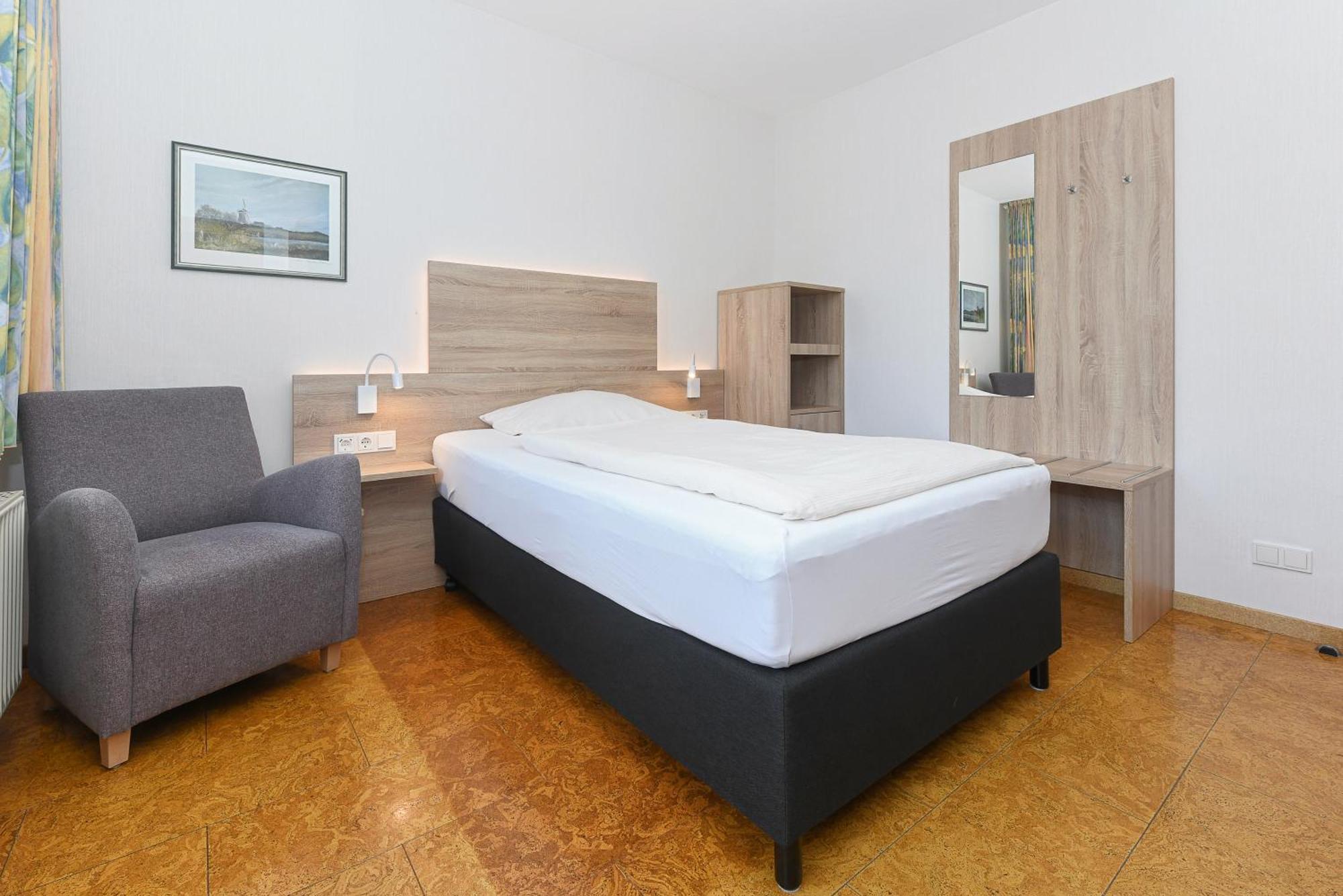Hotel-Pension Stoertebeker Bensersiel Buitenkant foto