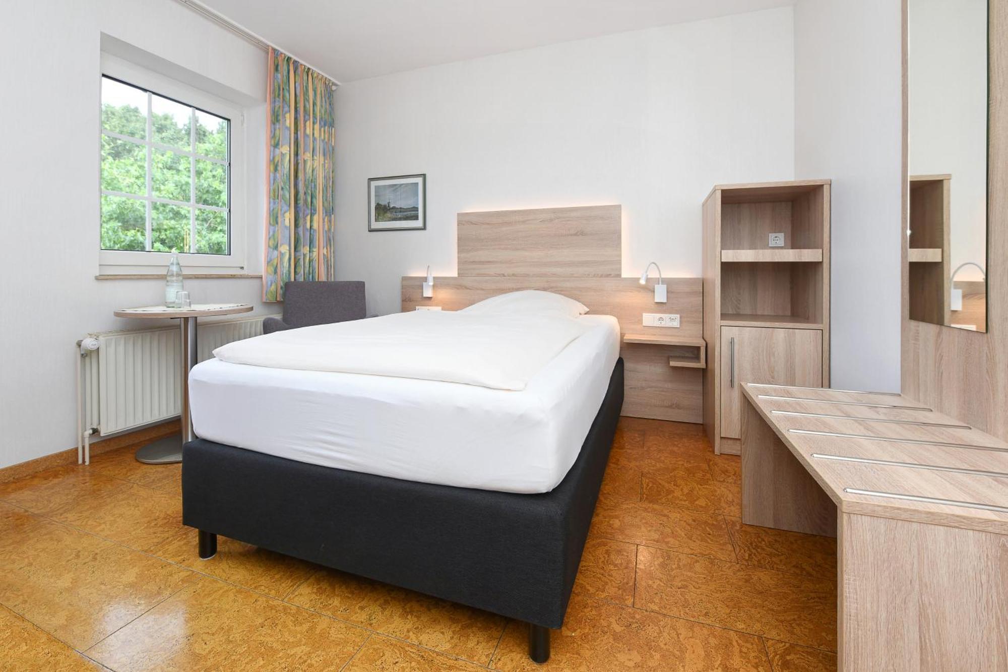Hotel-Pension Stoertebeker Bensersiel Buitenkant foto